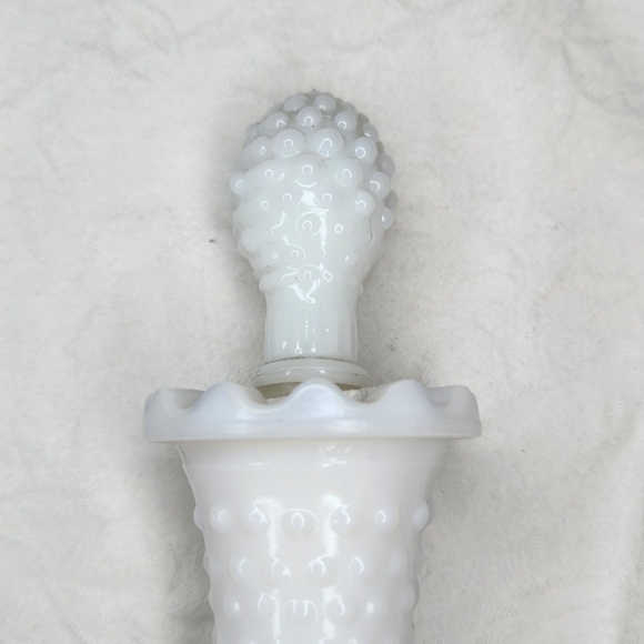 Avon Milkglass Bud Vase - Picture 5 of 10